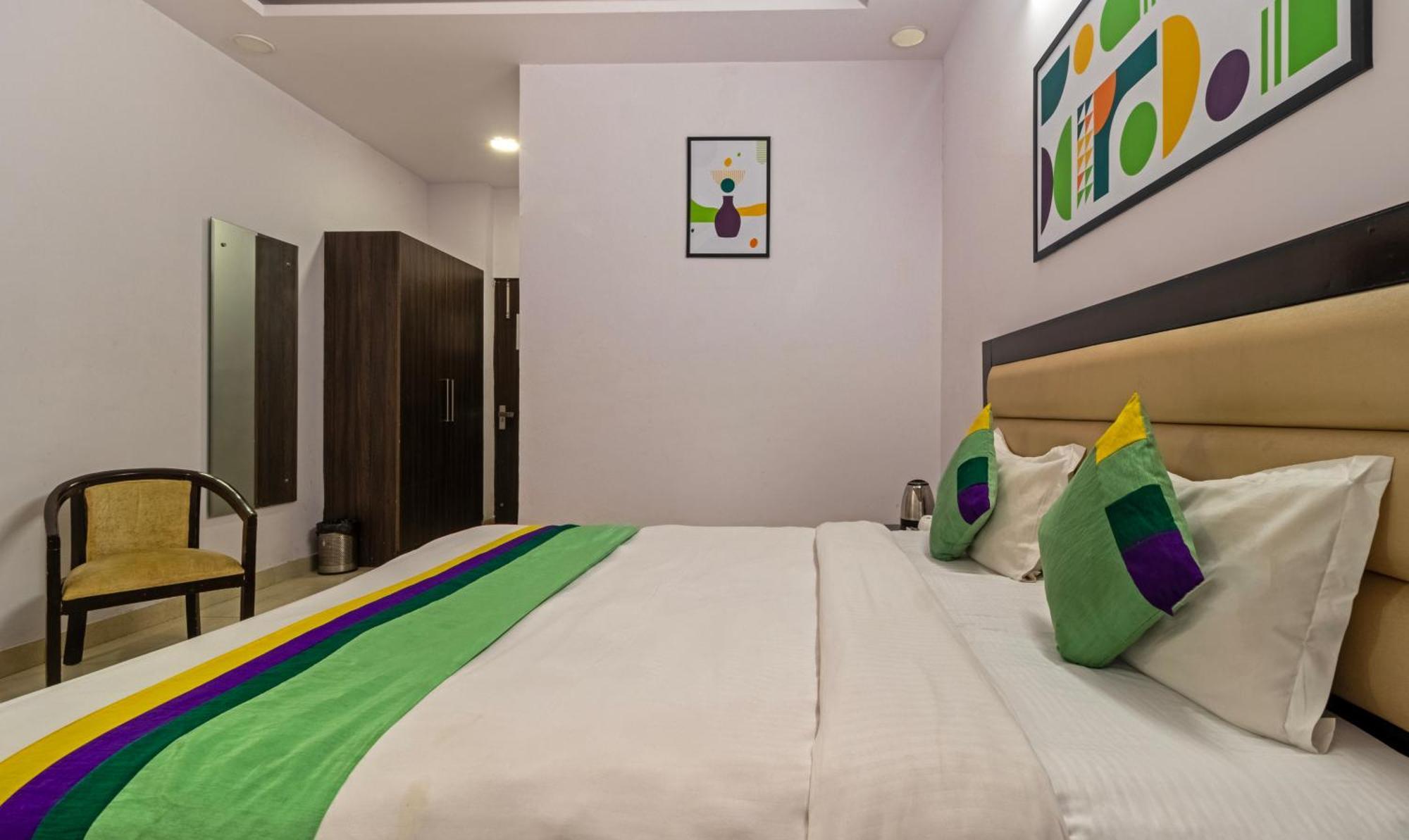 Treebo White Rock, Sohna Road Otel Gurgaon Dış mekan fotoğraf